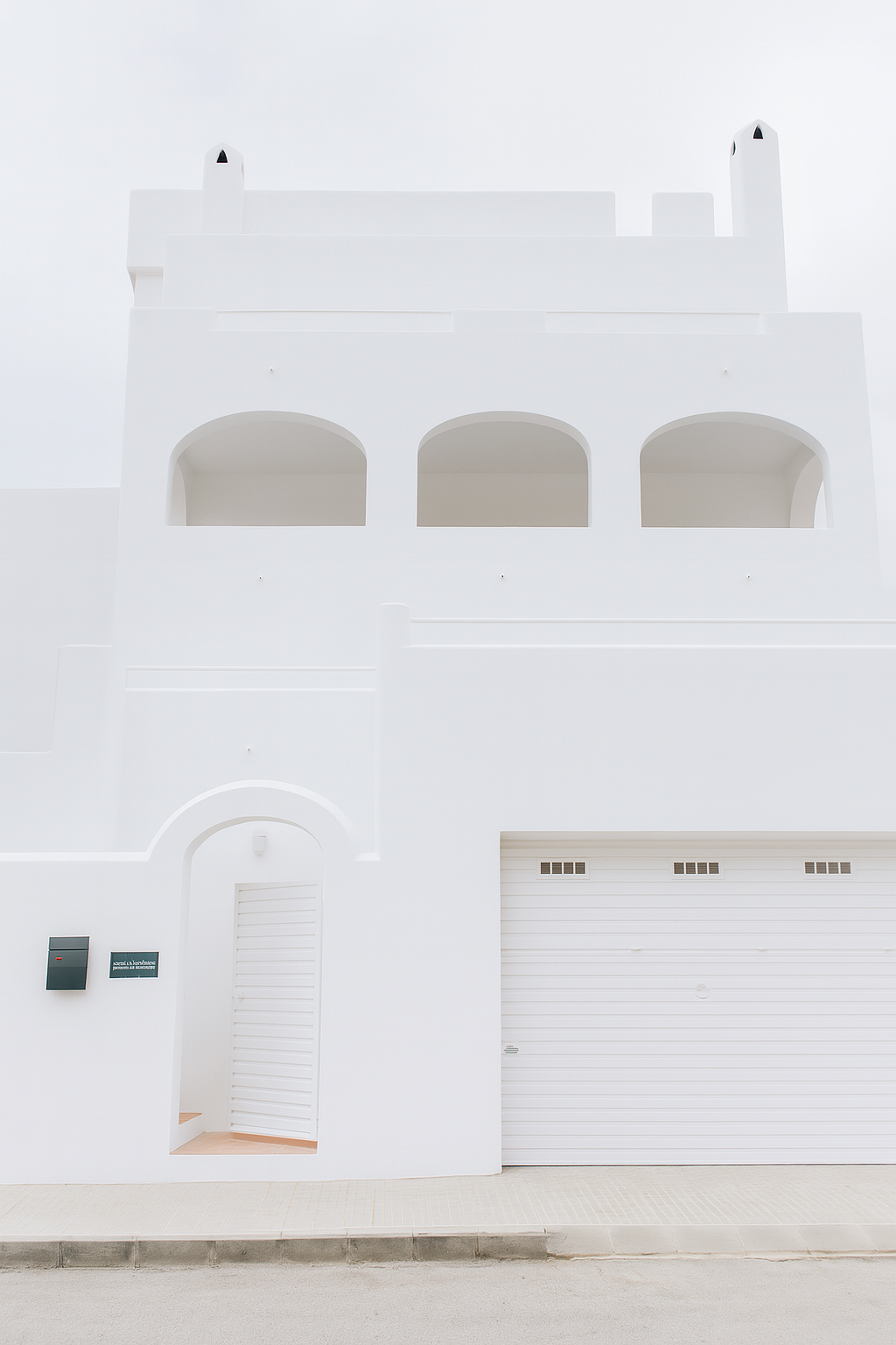 Rénovation d'une villa méditerranéenne à Levantina Sitges avec piscine et vue sur la mer, avec architecture catalane traditionnelle